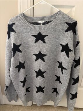 Gray Star Intarsia Crewneck Sweater - Black Stars